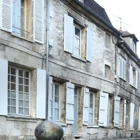 Notre Dame De By La Boite En Senlis (Oise)